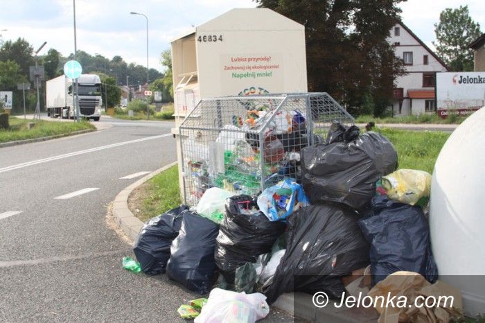 Jelenia Góra: Czytelniczka: Jelenia Góra wita… stertą śmieci