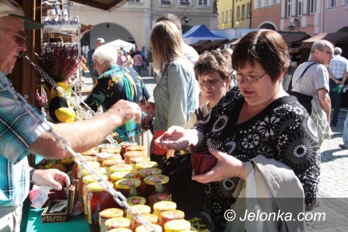 Jelenia Góra: Regionalne przysmaki i cuda na Placu Ratuszowym