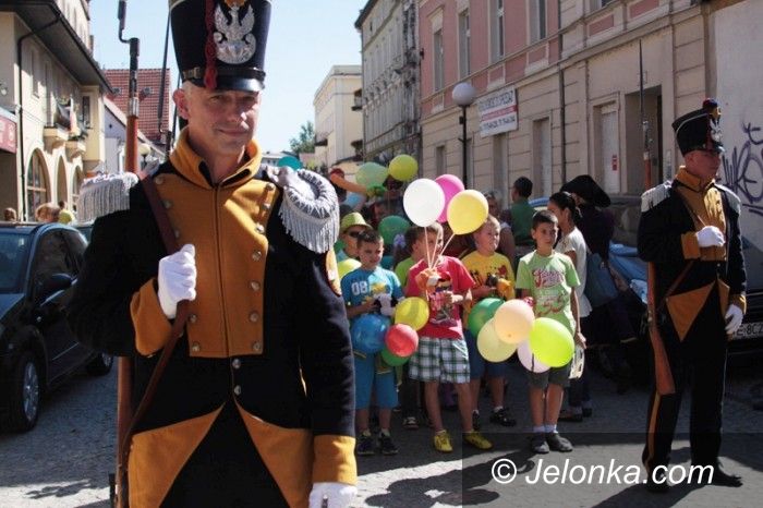 Jelenia Góra: W pochodzie przez miasto z Fredrą i jego dziełami