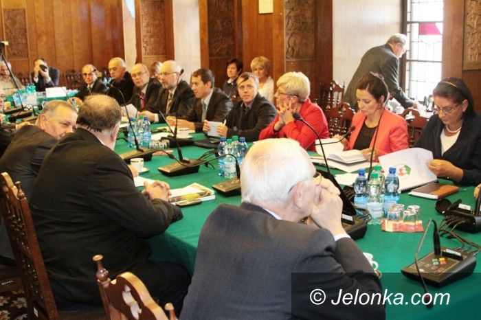 Jelenia Góra: Czy radni wezmą diety za sesję, na której nie byli?