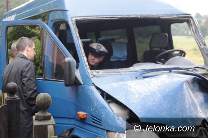 Region: Czołowe zderzenie busa z ciągnikiem. Są ranni (AKTUALIZACJA)