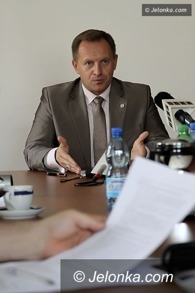 Jelenia Góra: Hubert Papaj w związku z dymisją złożył oświadczenie