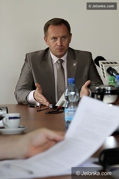 Jelenia Góra: Hubert Papaj w związku z dymisją złożył oświadczenie