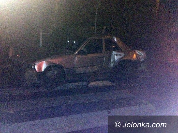 Jelenia Góra: Mercedesem w ogrodzenie