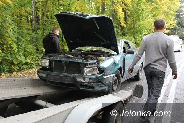 Jelenia Góra: Kolizja audi z karawanem na Nowowiejskiej