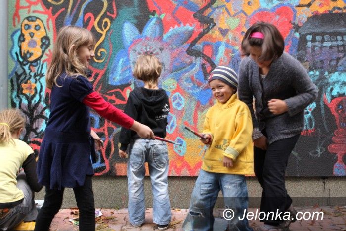Jelenia Góra: Młodzi artyści stworzyli murale w Sobieszowie