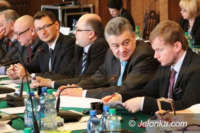 Jelenia Góra: Opozycja o nowej podwyżce: to jazda po bandzie