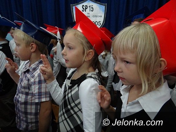 Jelenia Góra: Pasowanie pierwszaczków w Sobieszowie