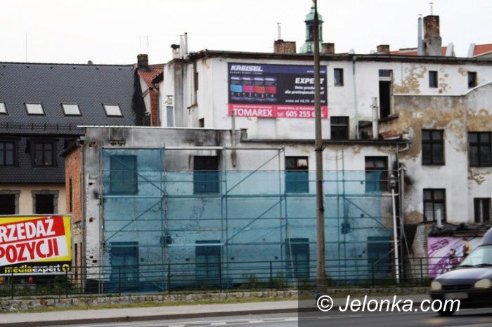 Jelenia Góra: Rudera przestanie straszyć. Zostanie wyburzona?