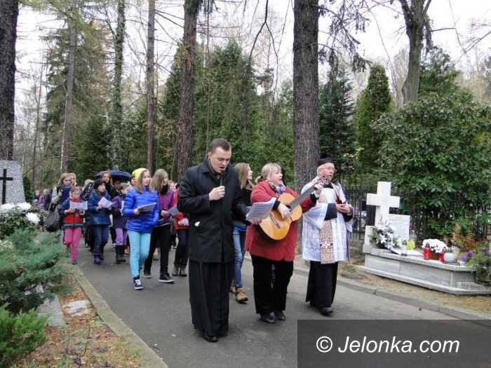 Jelenia Góra: Modlitwa za nauczycieli i uczniów, którzy odeszli