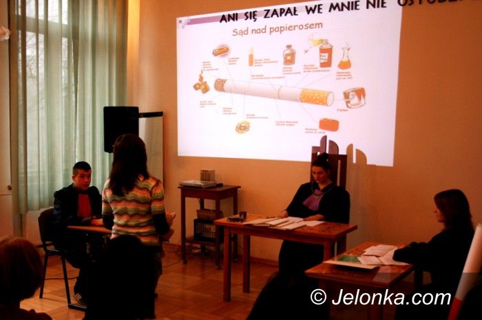 Jelenia Góra: Sąd nad papierosem w „Rzemiosłach”