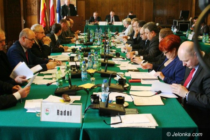 Jelenia Góra: Jutro sesja Rady Miejskiej m.in. o obniżce opłat za śmieci