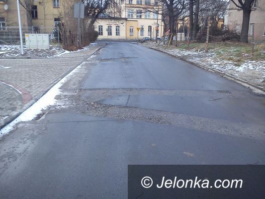 Jelenia Góra: Budowali market, zniszczyli drogę