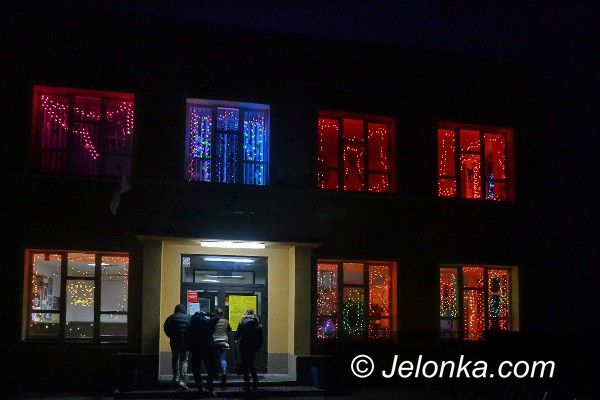 Jelenia Góra: Rozświetlona szkoła w Cieplicach. To warto zobaczyć