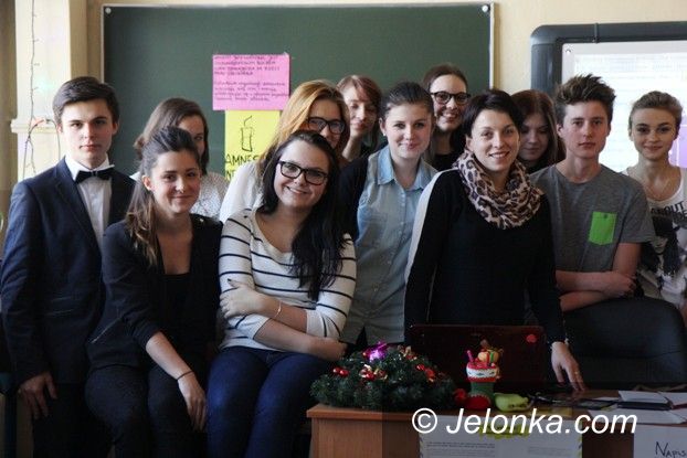 Jelenia Góra: Uczniowie II LO pisali listy na rzecz wolności 