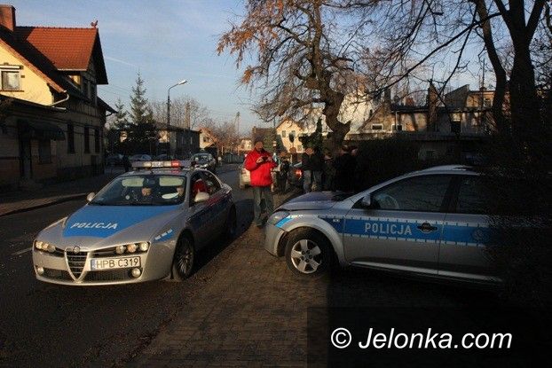Jelenia Góra-Sobieszów: Radiowóz zderzył się z golfem w Sobieszowie