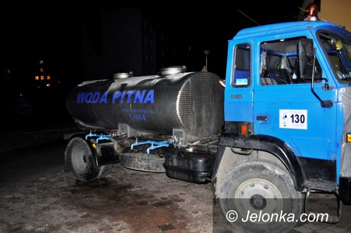 Jelenia Góra: Pękła rura wodociągowa. Trwa usuwanie awarii