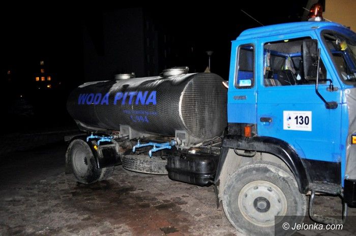 Jelenia Góra: Pękła rura wodociągowa. Trwa usuwanie awarii