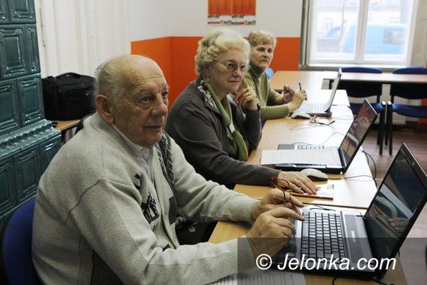 Jelenia Góra: Coraz więcej seniorów chce się uczyć