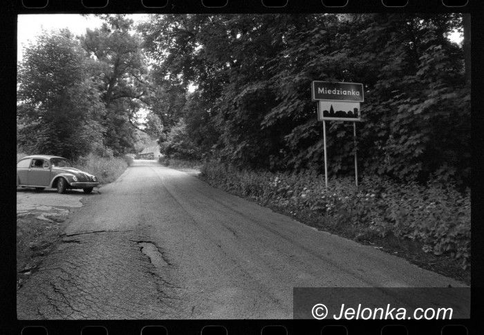 Jelenia Góra: Znikająca Miedzianka na fotografii w teatrze
