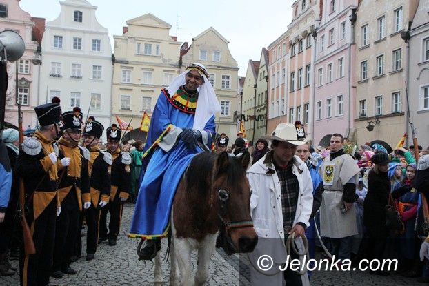 Jelenia Góra: Orszak Trzech Króli przeszedł ulicami miasta