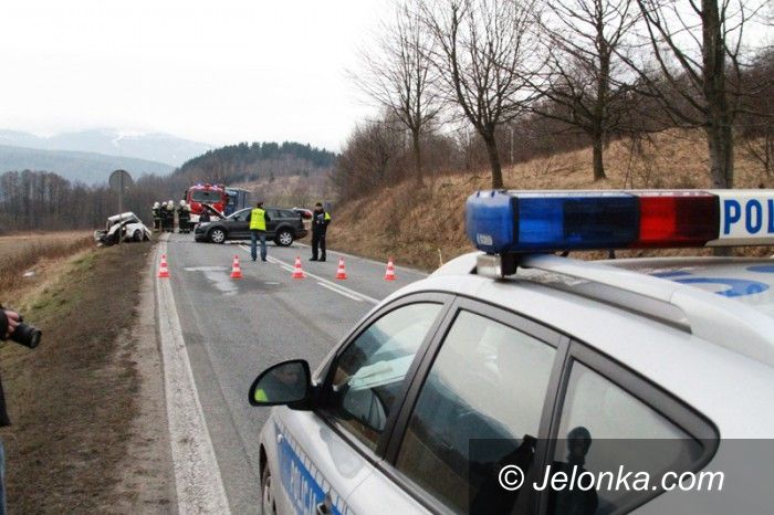 Region: Zderzenie audi i golfa – jedna osoba w szpitalu
