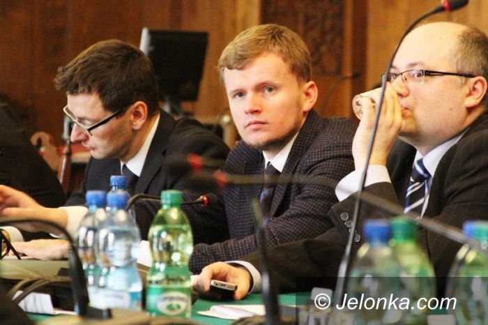 Jelenia Góra: Awantura o likwidację szkół, w których… nie uczono