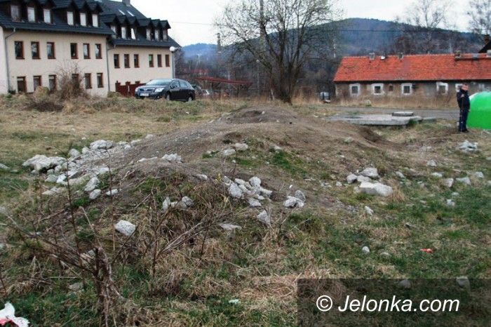 Jelenia Góra: Dzikie wysypiska zasypują mieszkańców Orkana