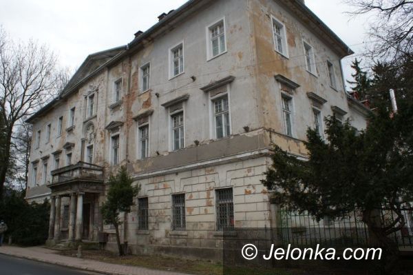 Kowary: „Pod młotek” kolejne budynki po kompleksie szpitalnym