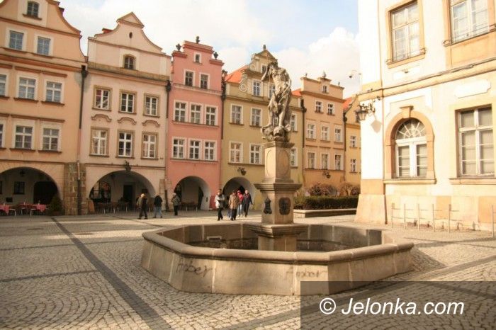 Jelenia Góra: Fontanna w Rynku do (kosztownego) remontu
