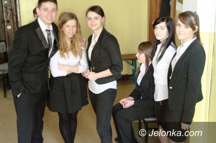 Jelenia Góra: Ruszyli w maturalny bój m.in. w "Ekonomie"