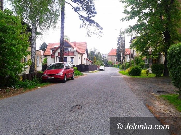Jelenia Góra: Po latach mieszkańcy doczekali się remontu ulicy