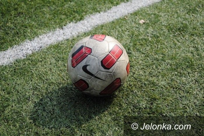 Jelenia Góra: Dziewczyny kopały piłkę