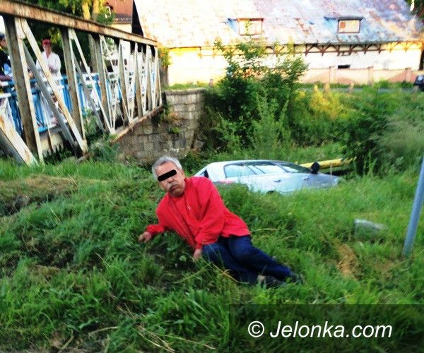Mysłakowice: Pijany kierowca uderzył w ogrodzenie i wjechał do rzeki
