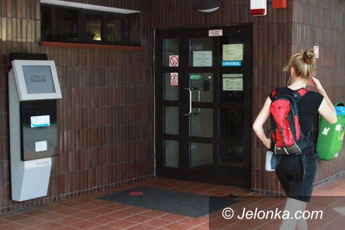 Jelenia Góra: Czytelnicy: biblioteka zamyka księgozbiór na całe wakacje