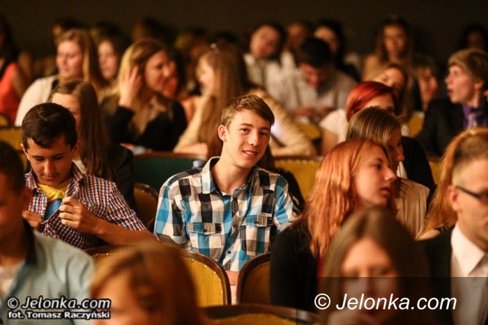 Kowary: Uroczyste pożegnanie kowarskich gimnazjalistów 