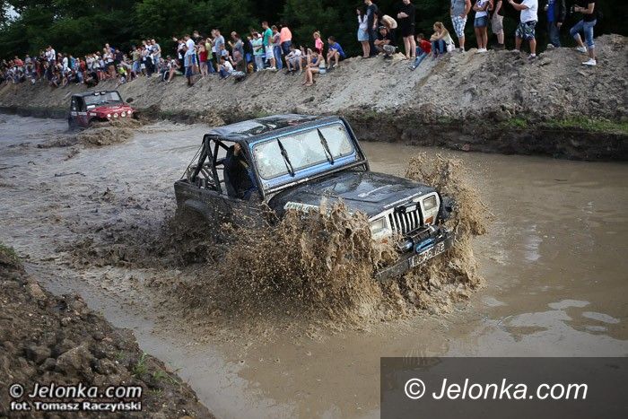 Region: Wyścig błotnym torem na zakończenie Mud Party