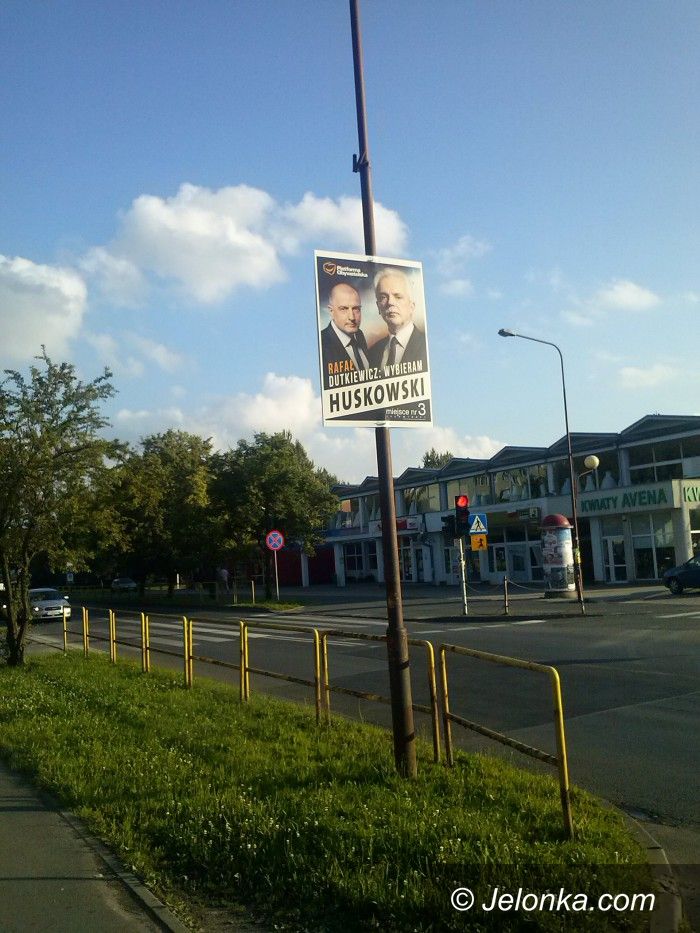 Jelenia Góra: Ile jeszcze ten plakat będzie wisiał?