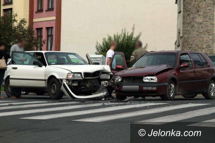 Jelenia Góra/Kraj: Niebezpiecznie na drodze. Trzy osoby w szpitalu