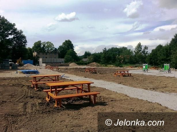 Janowice Wielkie: Rewitalizacja terenu po byłym basenie w Janowicach Wielkich