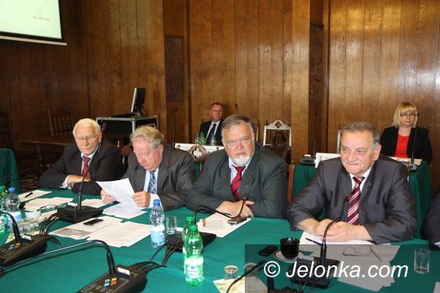 Jelenia Góra: Na sesji: nowe centrum, taniej opiekunki, bez smogu