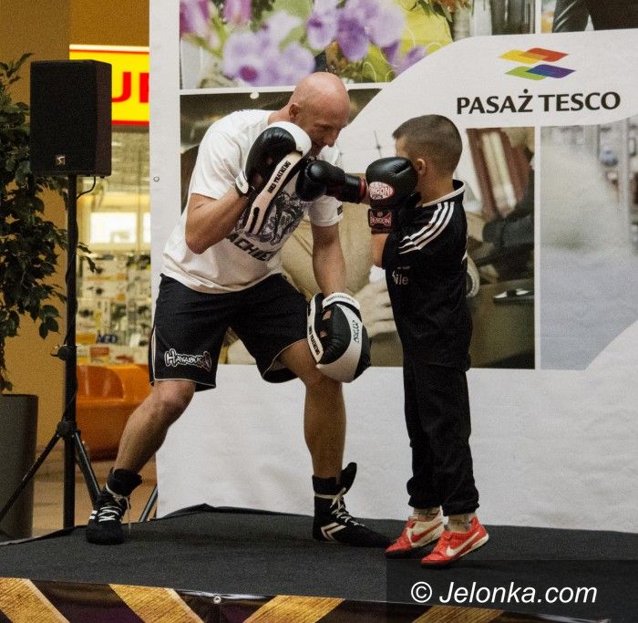 Jelenia Góra: Pokaz shidokan w Tesco