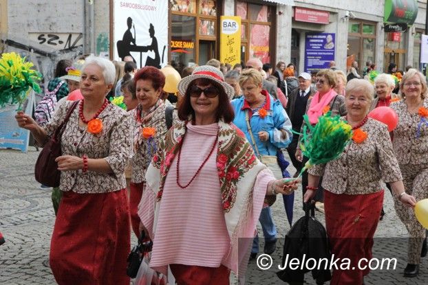Jelenia Góra: Ruszyły Senioralia barwnym korowodem