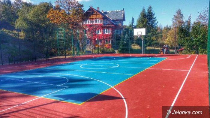 Karpacz: Nowe boisko wielofunkcyjne w Karpaczu Górnym