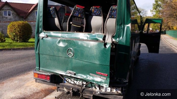 Region: Ciężarówka wjechała w jeleniogórskiego busa z pasażerami