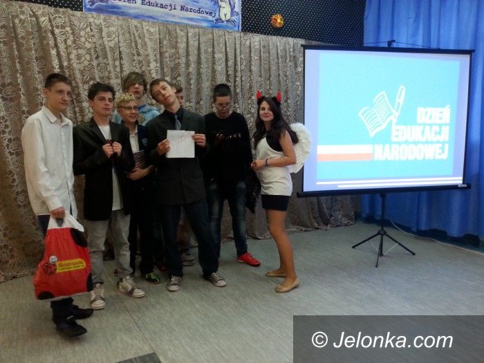 Jelenia Góra: Uroczysty apel w ZSE i Gimnazjum nr 3
