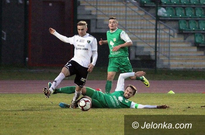 Jelenia Góra: III–liga: Zwycięstwo w trudnych warunkach