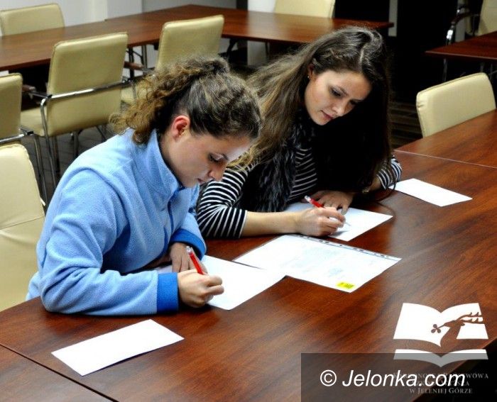 Jelenia Góra: Napisali 45 listów w obronie praw człowieka