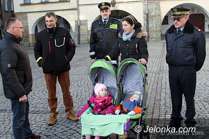 Jelenia Góra: Tysiące odblasków dla poprawy bezpieczeństwie w mieście