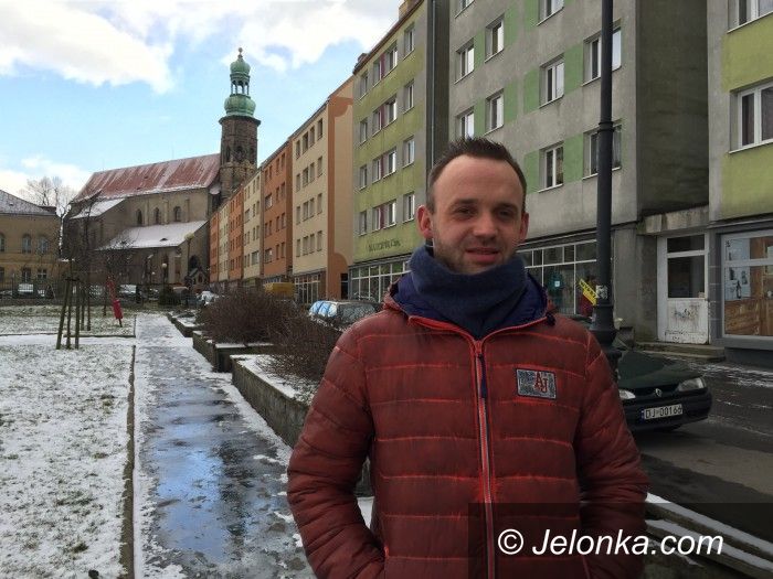 Jelenia Góra: Młodzi czekają w kolejce po mieszkania